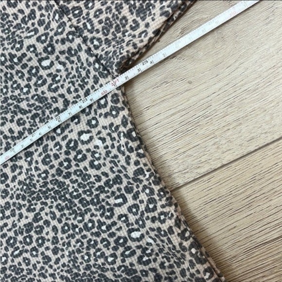 American Eagle Cheetah Print Cropped Turtleneck Size S - Picture 10 of 10